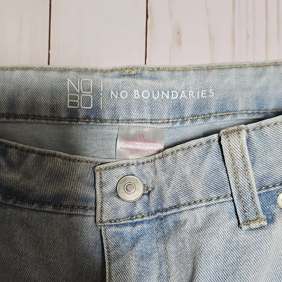 No Boundaries Blue Jean Shorts Distressed Light Wash - Picture 4 of 8